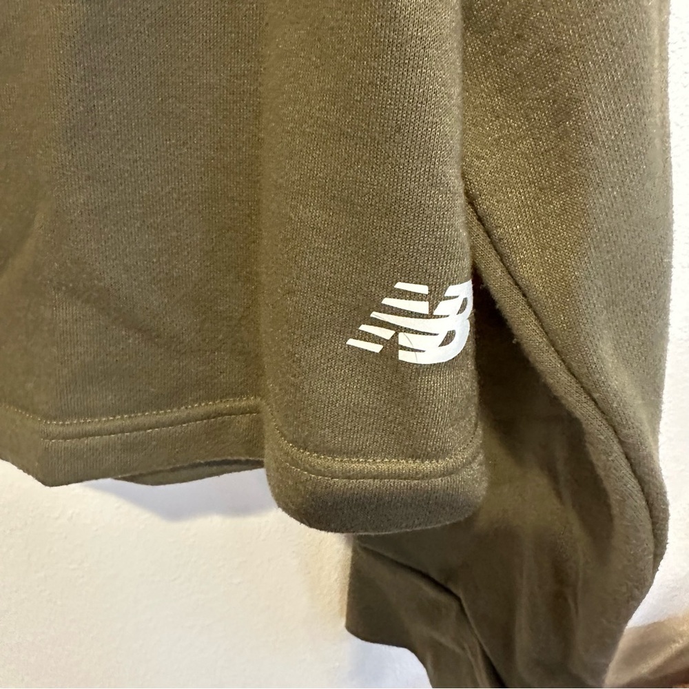 New Balance Women’s Dark Green Crop Pullover Size XL - Picture 2 of 5